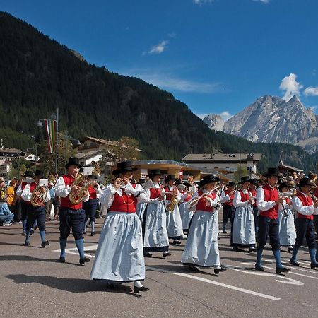Hotel Il Caminetto Sport Canazei Luaran gambar