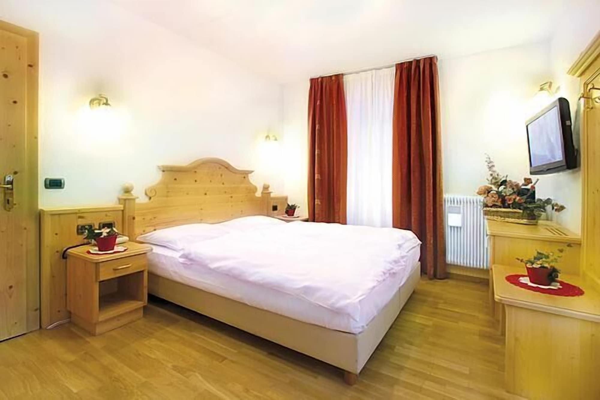 Hotel Il Caminetto Sport Canazei Luaran gambar